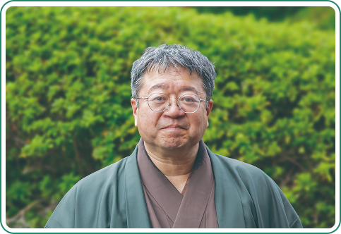 代表安部の顔写真